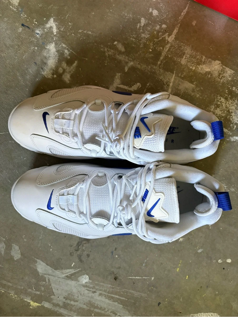 Nike Air Men's Barrage Low White/Hyper Blue Size (12M)
